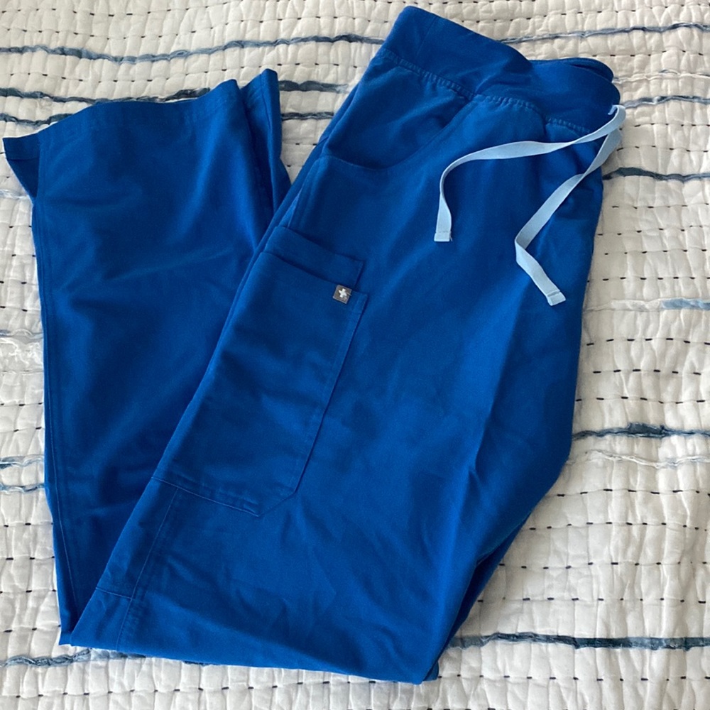 Figs Kade royal cargo scrub pants in L Tall
